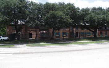 Westbury Square Apartments in Houston, TX - Building Photo - Building Photo