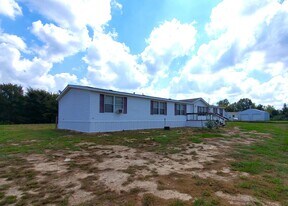 7111 Pacal Rd in Gilmer, TX - Building Photo