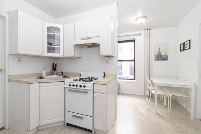 312 E 93rd St in New York, NY - Building Photo - Building Photo