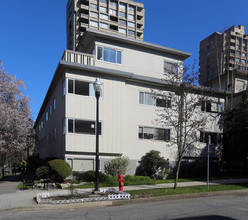 1050 Jervis St in Vancouver, BC - Building Photo - Building Photo