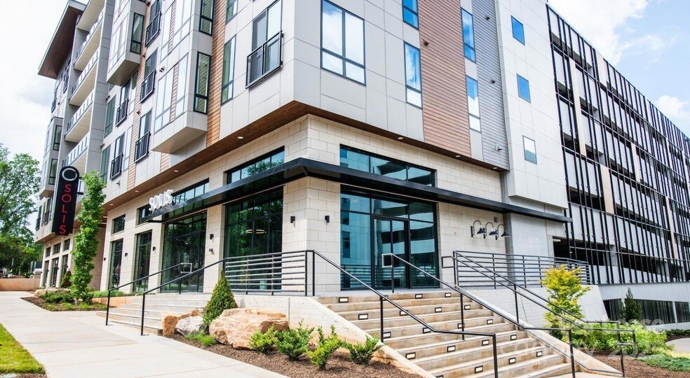 1133 Harding Pl, Unit C1 in Charlotte, NC - Building Photo