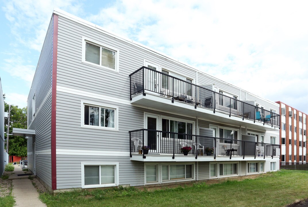 Sorrento Manor in Edmonton, AB - Building Photo