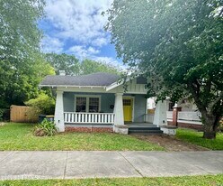 2750 Downing St in Jacksonville, FL - Building Photo