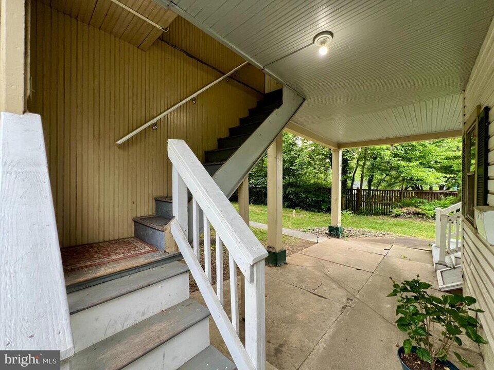 304 W German St-Unit -200 in Shepherdstown, WV - Building Photo
