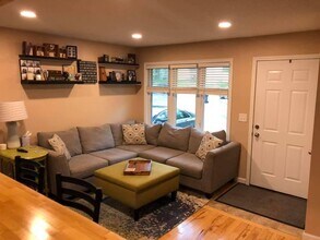 506 Sunnyside Ln in Hopkins, MN - Building Photo - Building Photo