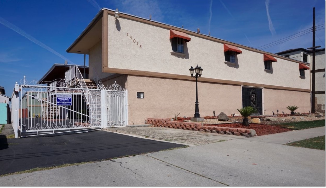 14015 S Budlong in Gardena, CA - Building Photo