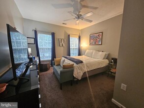 2495 Amber Orchard Ct in Odenton, MD - Foto de edificio - Building Photo