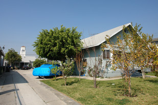 1039-1041 N Mariposa Ave