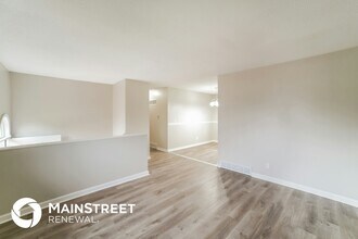 201 Mc Clellan Dr in Liberty, MO - Foto de edificio - Building Photo