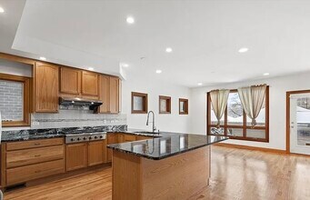 5662 W Berenice Ave in Chicago, IL - Building Photo - Building Photo