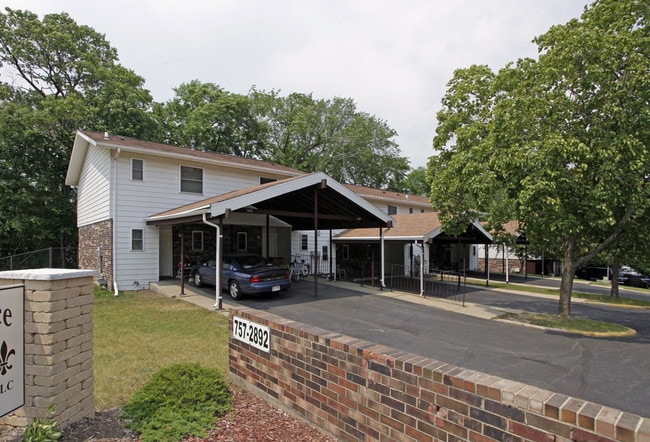 Hamilton Terrace Apartments in Janesville, WI - Foto de edificio - Building Photo