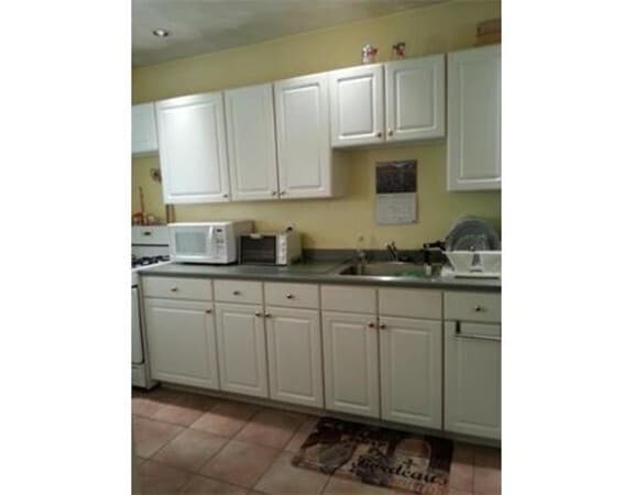 property at 3 Gardner Pl