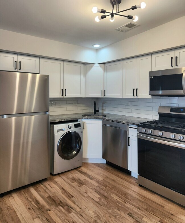 1112 W 18th St in Chicago, IL - Building Photo - Building Photo