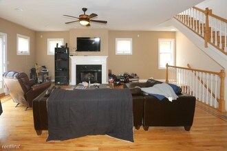 4325 N Ashland Ave-Unit -Unit TH in Chicago, IL - Building Photo - Building Photo