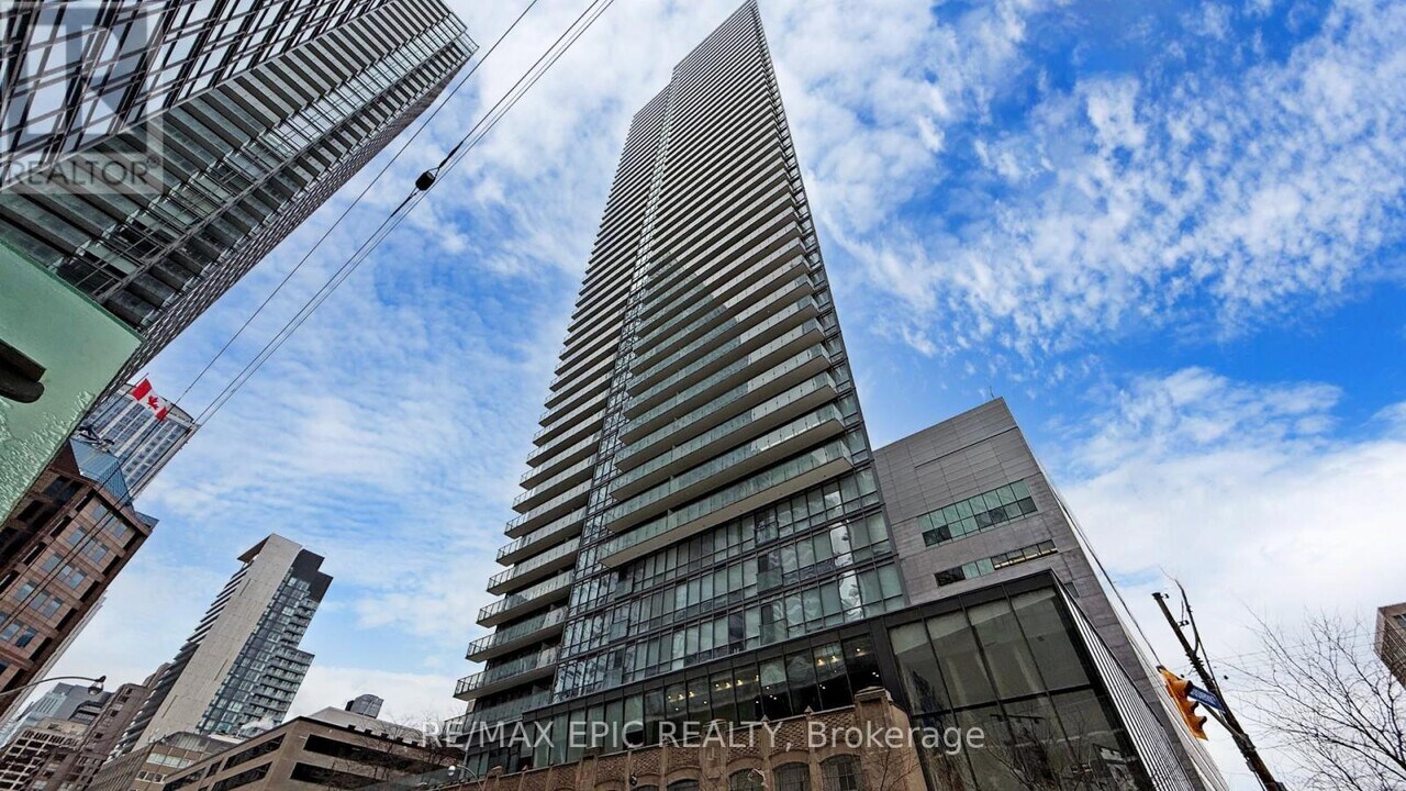 832-3832 Bay St. in Toronto, ON - Building Photo