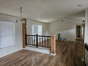 217 W Fairlane Dr in Longview, TX - Foto de edificio - Building Photo