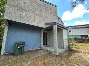 1069 Kelly Dr in Hinesville, GA - Building Photo - Building Photo
