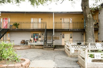 Chaffin Arms Apartments in Houston, TX - Foto de edificio - Building Photo