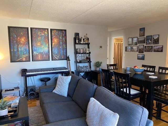 1243 Beacon St, Unit 2D in Brookline, MA - Building Photo - Building Photo