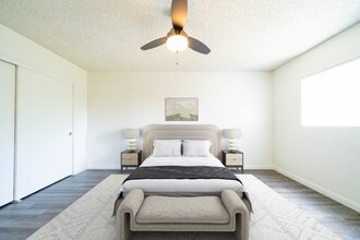 800 E Bobier Dr in Vista, CA - Building Photo - Building Photo