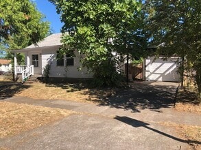 1909 E 17th Ave in Eugene, OR - Building Photo - Building Photo
