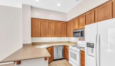 443 Almond Rd in San Marcos, CA - Building Photo - Building Photo