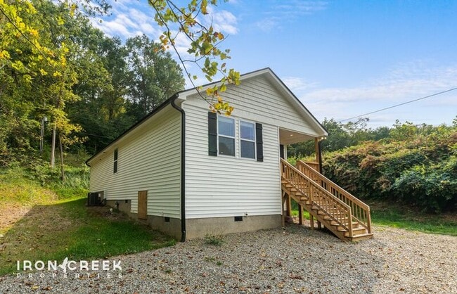 2 Indian Branch Rd in Candler, NC - Building Photo - Building Photo