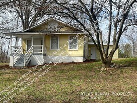 94 2nd St NE in Graysville, AL - Building Photo