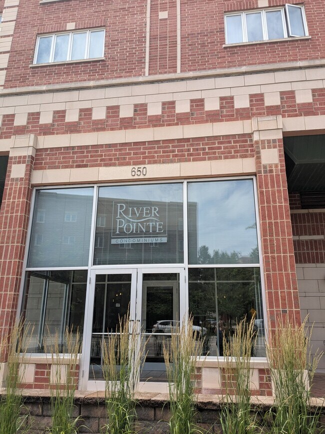 650 S River Rd in Des Plaines, IL - Building Photo - Building Photo