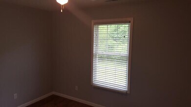 180 Wild Rose Ln in Marion, IL - Building Photo - Building Photo