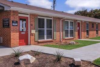 401 Hwy 95 in Elgin, TX - Building Photo - Building Photo