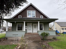 286 Park St in Lebanon, OR - Building Photo