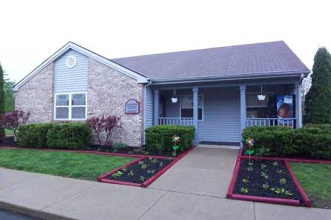 Conner Court Apartments in Connersville, IN - Foto de edificio - Building Photo