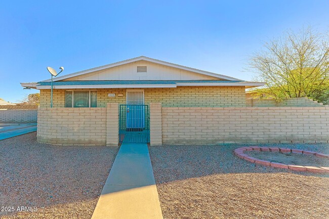 property at 1006 N Pueblo Dr