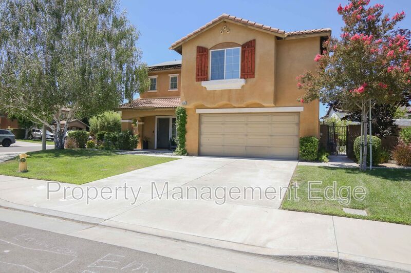 38387 Chestnut Cir in Murrieta, CA - Building Photo