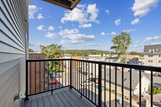 27 Middle St in Waltham, MA - Building Photo - Building Photo