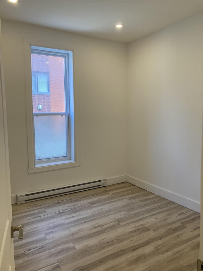 1896 Rue Joliette in Montréal, QC - Building Photo - Building Photo