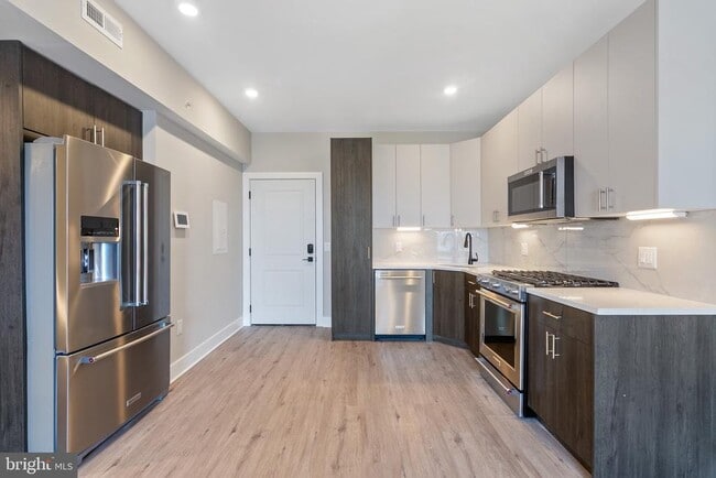 408 N Front St in Philadelphia, PA - Building Photo - Building Photo