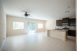 9419 Sparkling Wing Ct in Las Vegas, NV - Building Photo - Building Photo