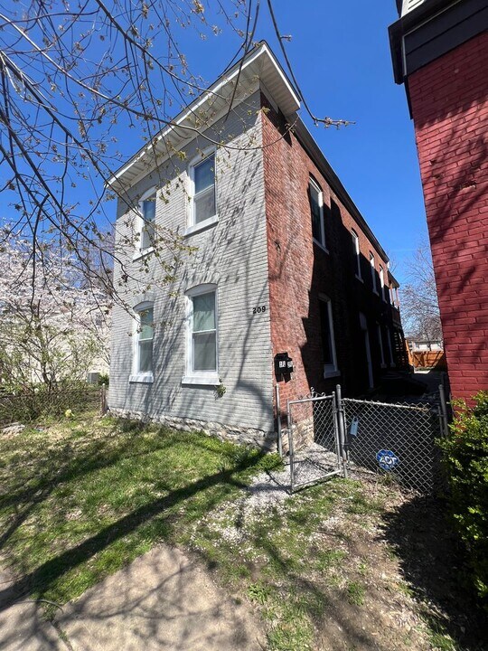 209 Schirmer St in St. Louis, MO - Building Photo
