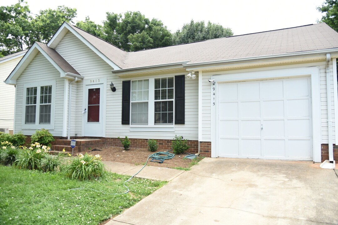 9415 White Cedar Ct in Charlotte, NC - Building Photo