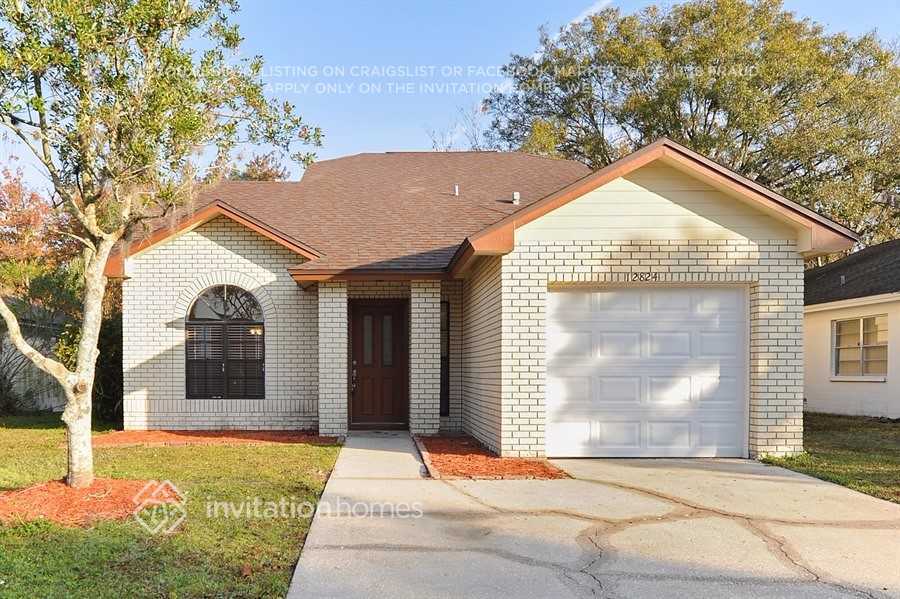 12824 Coverdale Dr in Tampa, FL - Building Photo