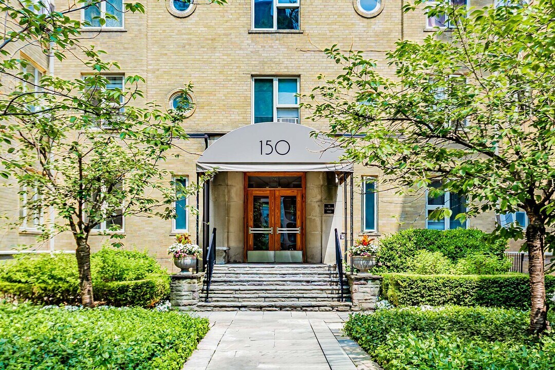 150 Farnham Ave in Toronto, ON - Building Photo