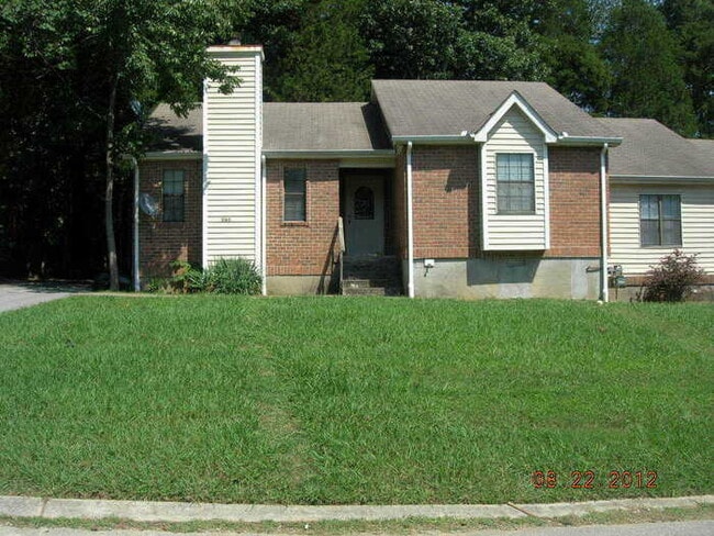 property at 5161 Hunters Point Ln