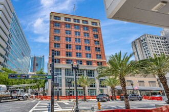 111 E Flagler St in Miami, FL - Building Photo - Building Photo