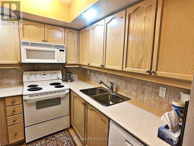 5-15 Northtown Way in Toronto, ON - Building Photo - Building Photo
