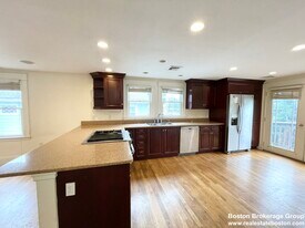 17 Sunset St, Unit 15 sunset st unit 3 in Boston, MA - Building Photo