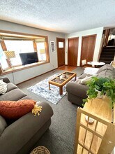 2828 Saturn Ave, Unit Upper in Eau Claire, WI - Foto de edificio - Building Photo