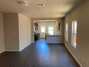 5311 Daniel Way in Saint Hedwig, TX - Building Photo - Building Photo