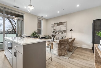 435 Madison St in Oak Park, IL - Building Photo - Building Photo